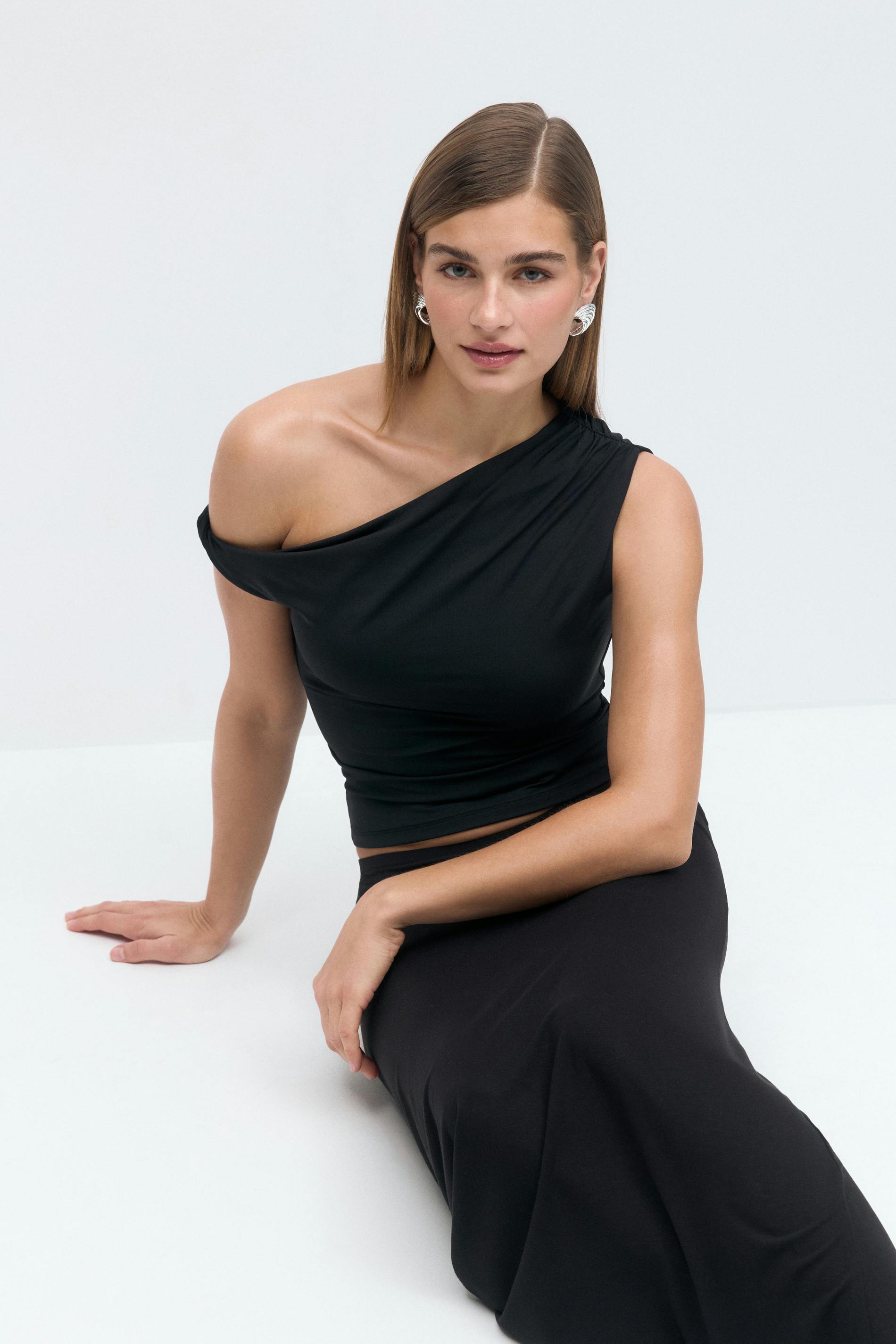 Twist Noir Asym Top